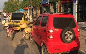 關(guān)于全市黨政機(jī)關(guān)、企事業(yè)單位及其工作人員不得駕乘低速電動(dòng)車(chē)的通告縮略圖