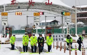 瑞雪降漢中，交警護平安縮略圖