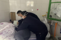 寧強(qiáng)一八旬老人家中不慎摔倒，民警及時(shí)救助縮略圖