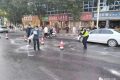 路面結(jié)冰存隱患，勉縣民警及時(shí)清理縮略圖