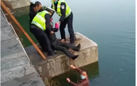 寧強(qiáng)公安民警及時(shí)救助落水群眾縮略圖