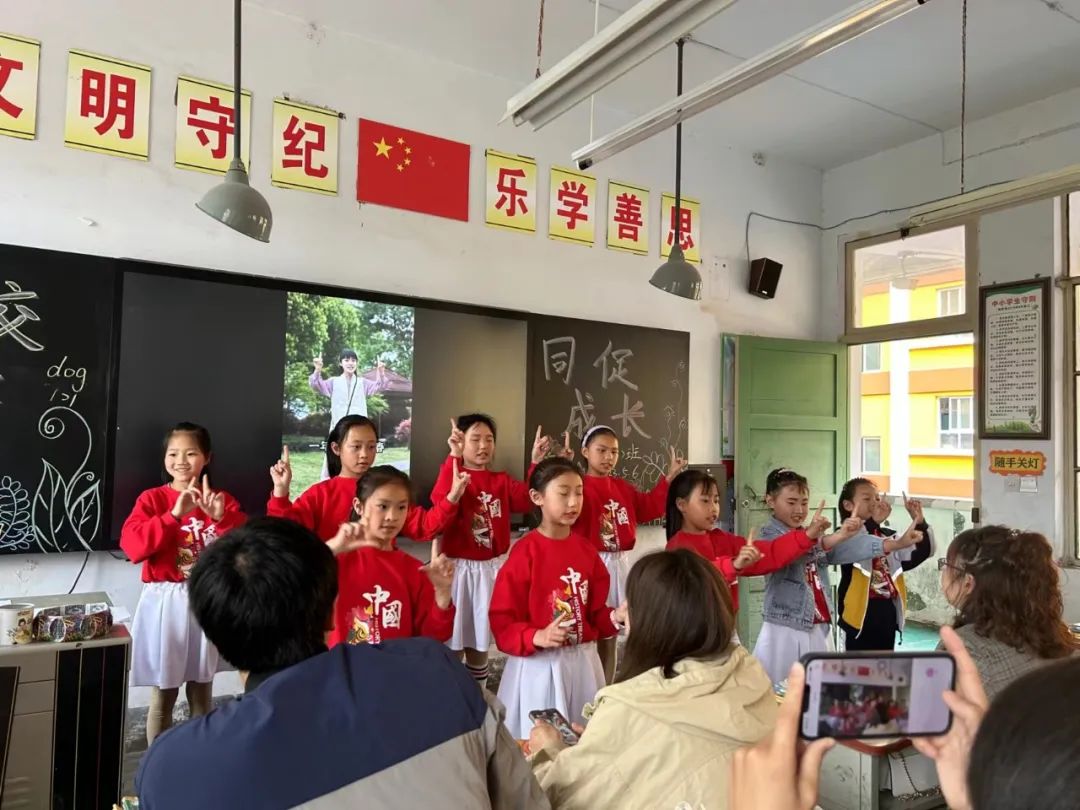 提燈引路 育夢(mèng)成光——西鄉(xiāng)縣東關(guān)小學(xué)2023學(xué)年度春季學(xué)期家長(zhǎng)會(huì)紀(jì)實(shí) 提燈引路 育夢(mèng)成光——西鄉(xiāng)縣東關(guān)小學(xué)2023學(xué)年度春季學(xué)期家長(zhǎng)會(huì)紀(jì)實(shí)