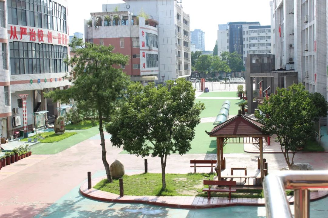 漢中市育才中學(xué)初一新生，高考復(fù)讀班招生火熱報名進行中