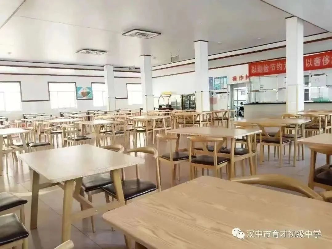 漢中市育才中學(xué)初一新生，高考復(fù)讀班招生火熱報名進行中