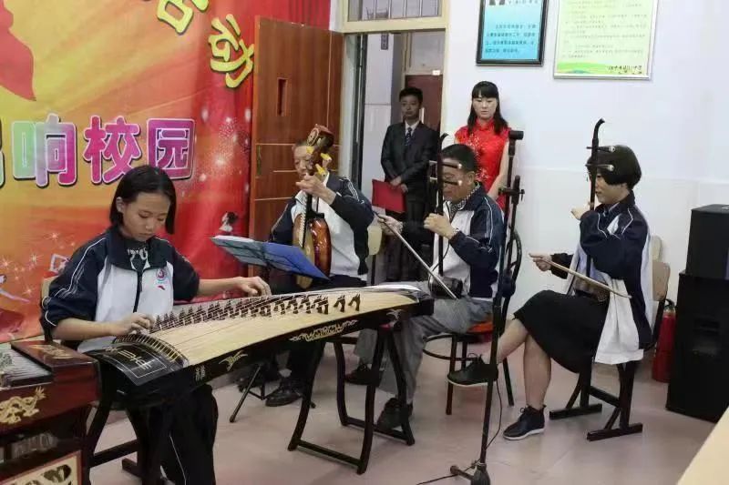 漢中市育才中學(xué)初一新生，高考復(fù)讀班招生火熱報名進行中