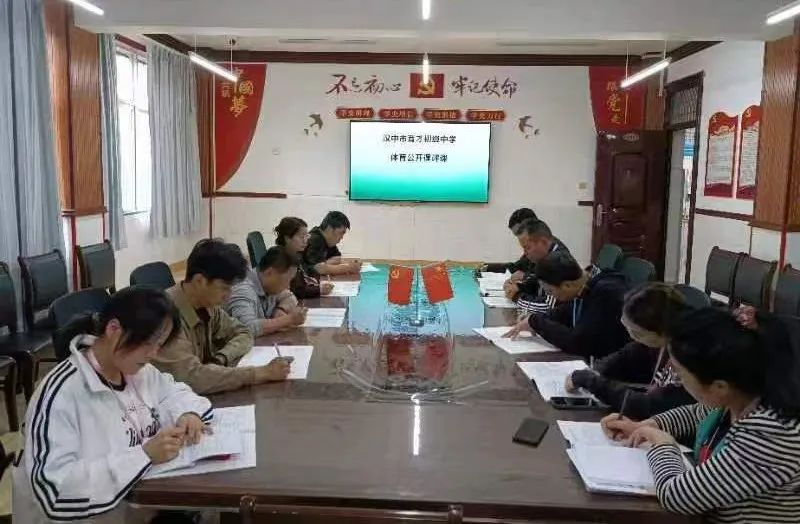 漢中市育才中學(xué)初一新生，高考復(fù)讀班招生火熱報名進行中