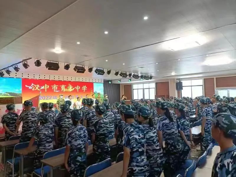 漢中市育才中學(xué)初一新生，高考復(fù)讀班招生火熱報名進行中