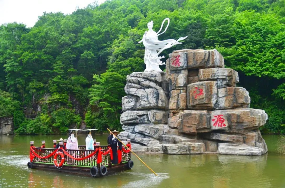 國興愛夢源杯第一屆飲水思源話漢江旅游文化藝術(shù)博覽會暨全國第21屆旅游門券藝術(shù)收藏巡回展活動在漢江源景區(qū)成功啟動