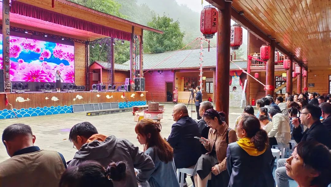 國興愛夢源杯第一屆飲水思源話漢江旅游文化藝術(shù)博覽會暨全國第21屆旅游門券藝術(shù)收藏巡回展活動在漢江源景區(qū)成功啟動 國興愛夢源杯第一屆飲水思源話漢江旅游文化藝術(shù)博覽會暨全國第21屆旅游門券藝術(shù)收藏巡回展活動在漢江源景區(qū)成功啟動