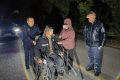 以警心暖民心，民警深夜救助走失老人回家縮略圖