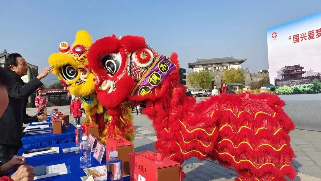 飲水思源話漢江旅游文化藝術(shù)博覽會第三站在襄陽成功舉辦 飲水思源話漢江旅游文化藝術(shù)博覽會第三站在襄陽成功舉辦
