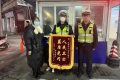 一名男子?失足?從?2米?高處?墜落?，多虧漢中交警縮略圖