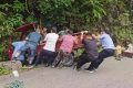 三輪車側翻路邊 警民攜手及時救助縮略圖