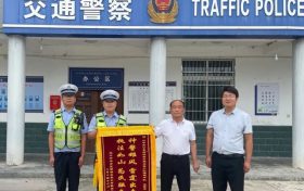 漢中一車主將消防栓撞壞后逃逸，五小時(shí)左右被鎖定！縮略圖