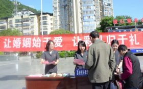 鎮(zhèn)巴法院：抵制高價彩禮 共創(chuàng)婚俗新風(fēng)尚縮略圖