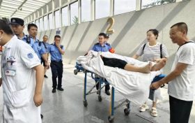 老人摔傷急需送往西安救治，洋縣西站及時協(xié)調(diào)乘坐高鐵就醫(yī)！縮略圖