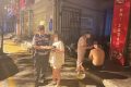 沉醉不知?dú)w路？民警護(hù)送醉酒男子回家縮略圖