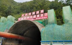 西十高鐵刷新“進(jìn)度條”！縮略圖
