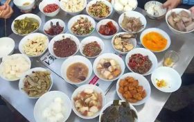 來鎮(zhèn)巴！殺年豬吃庖湯，這個味道嘎嘎香！縮略圖