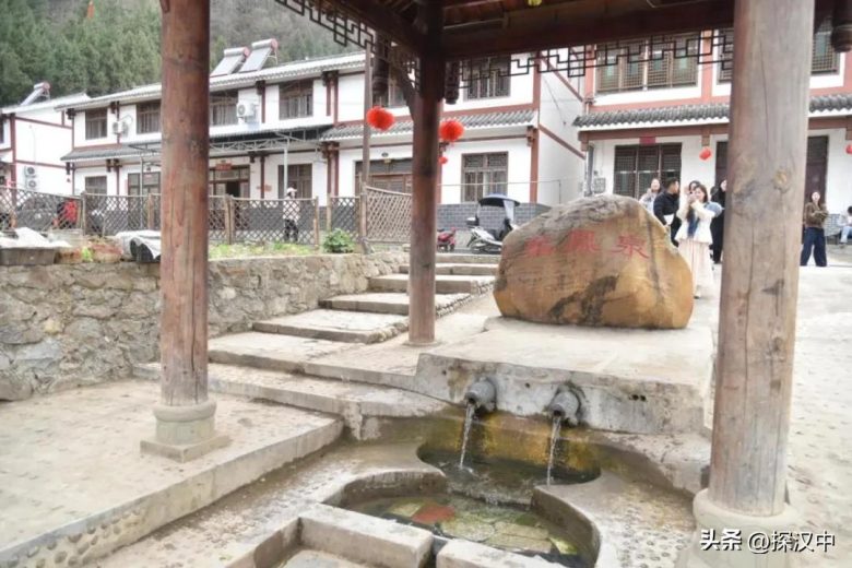 鎮(zhèn)巴春色:七色譜上的山水詩畫插圖4 鎮(zhèn)巴春色:七色譜上的山水詩畫插圖4